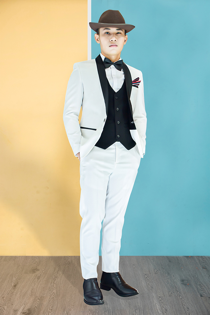 Combo bộ vest nam màu trắng kiểu cổ sam phi đen và áo gile giá 1050000 (5)